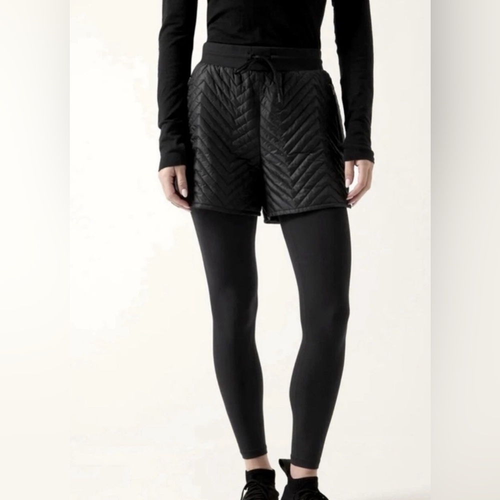 Athleta Black Quilted Apres Shorts - Size 6